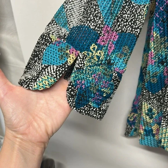 Connie Multicolor Floral Blouse with Button Detail size medium mesh - Picture 5 of 9